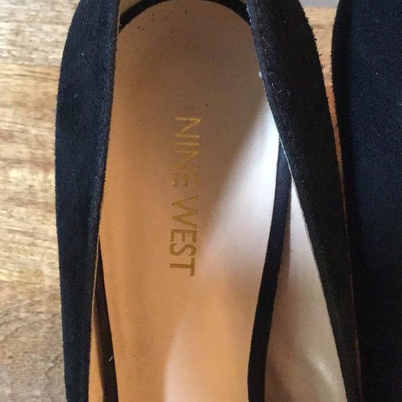 361 👠Ivanka Trump Blue Suede Heels👠 - Picture 7 of 8